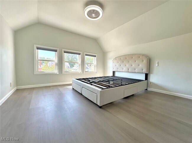 Foto del edificio - 11001 Ashbury Ave