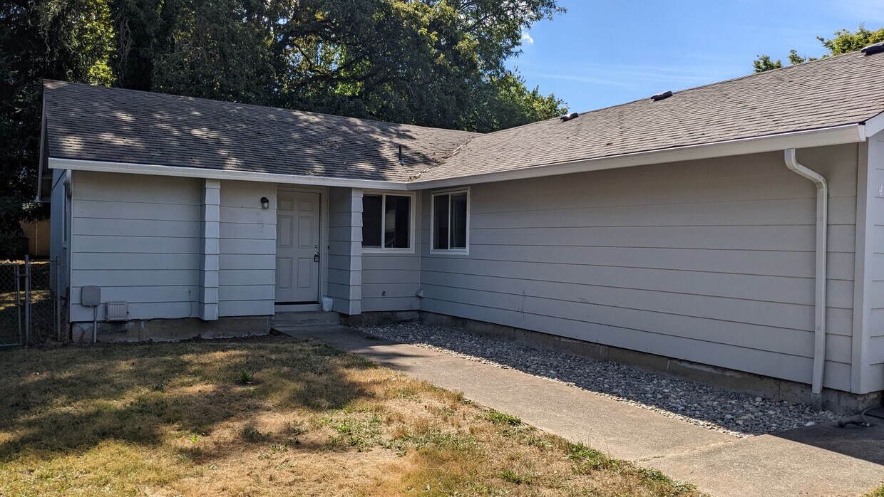 Foto principal - Remodeled unit in Hillsboro