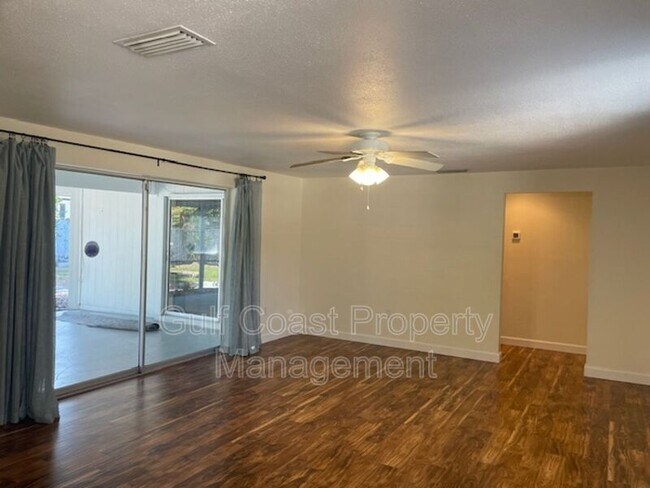 Building Photo - 845 32nd St
