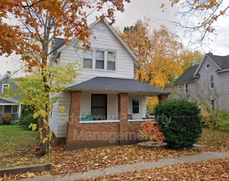 Primary Photo - 1320 Quarry Ave NW