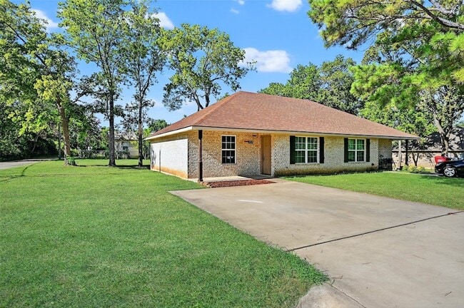 Building Photo - 712 Seven Oaks Rd