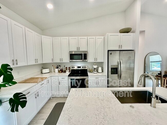 Building Photo - 584 Flamingo Rd