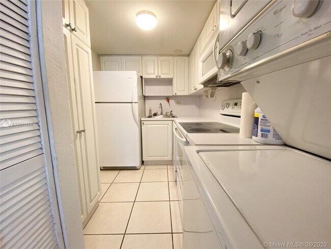 Building Photo - 8605 SW 68th Ct