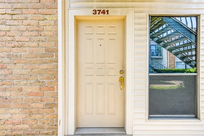 Building Photo - 3741 Thistlemont Dr