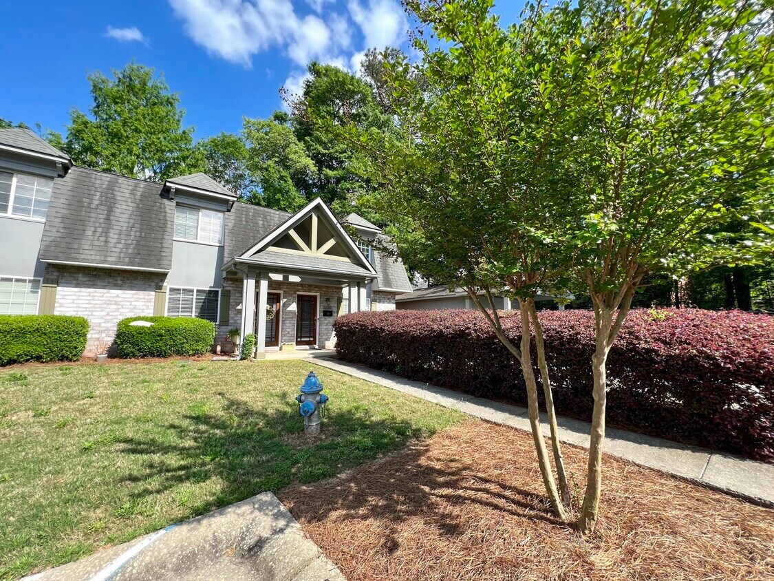 Primary Photo - 131 Rondak Cir SE