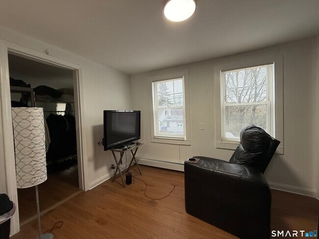 Foto del edificio - 211 Palmer St Ext