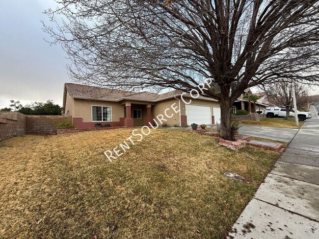 Foto del edificio - 4 Bedrooms/2.5 Bathrooms Single Story Home...