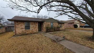 Building Photo - 1108 S Valentine Dr