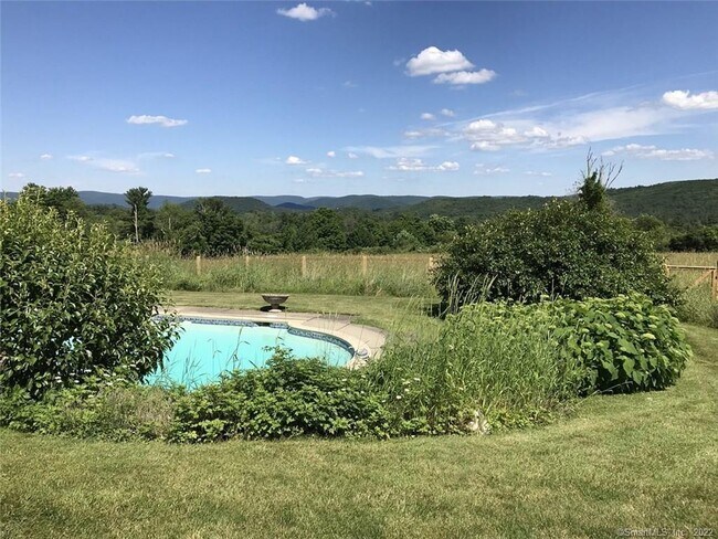 Foto del edificio - 107 Lime Rock Rd