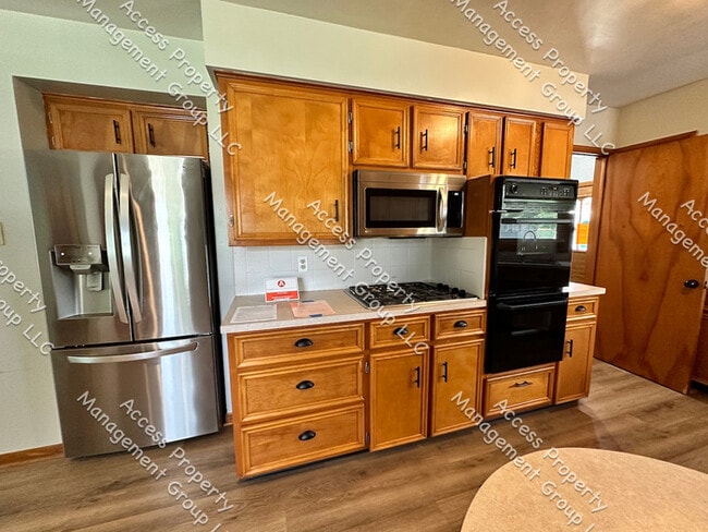 Building Photo - Grandville 4 Bedroom 2.5 Bathroom Ranch Home