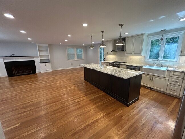 Foto del edificio - 109 Elmwood Rd