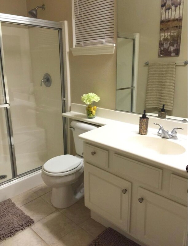 Foto del edificio - 7903 Hall Ave