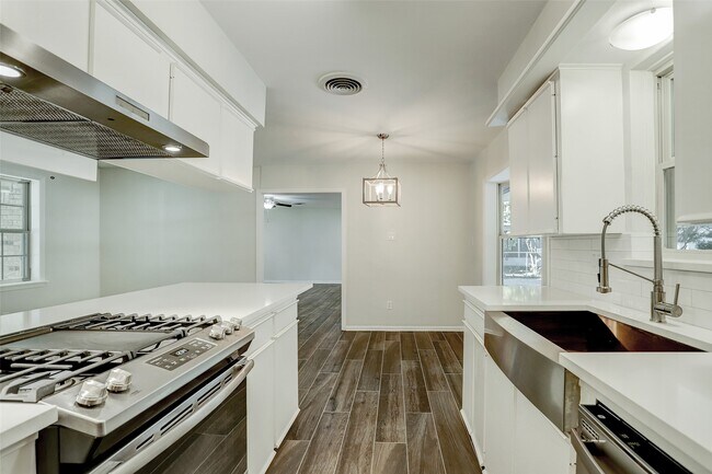 Foto del edificio - 4134 Hill Oak Dr