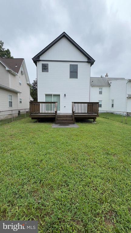 Building Photo - 465 Laurel St