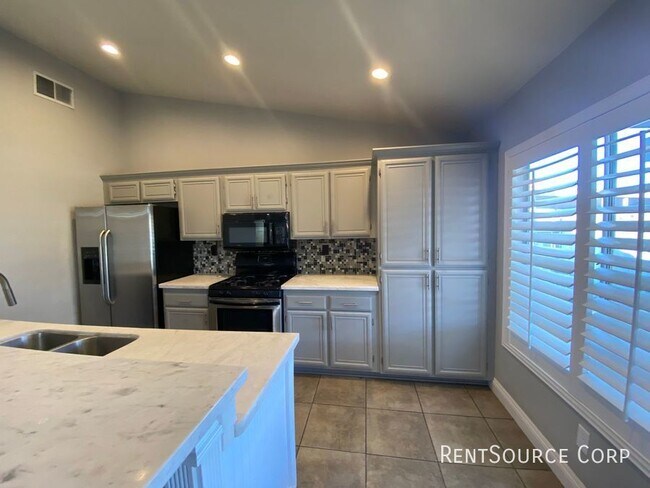 Building Photo - 2 Bedroom 2 Bath Pool house for rent in Pa...