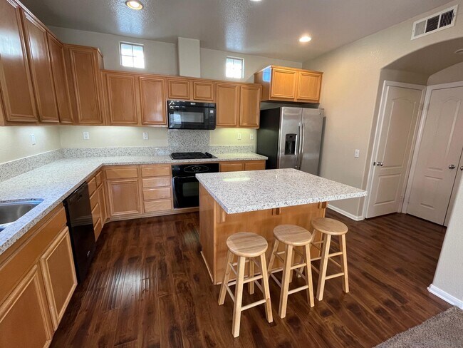 Building Photo - 307 Bishop Dr