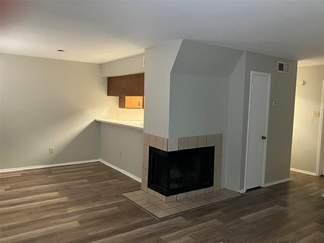 Foto del edificio - 8048 Sands Point Dr