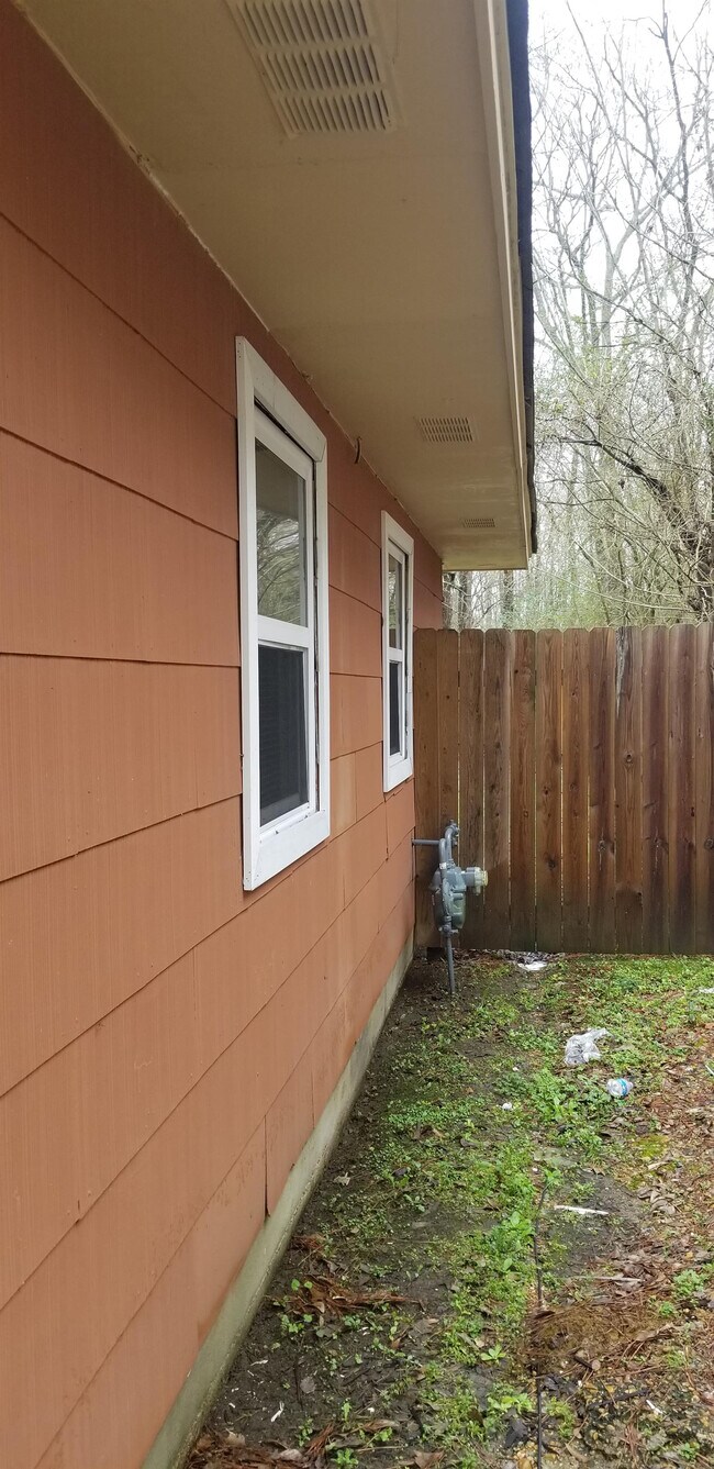 Building Photo - 6642 Abraham Lincoln Dr
