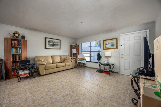 Foto del edificio - 2321 SW 31st Pl