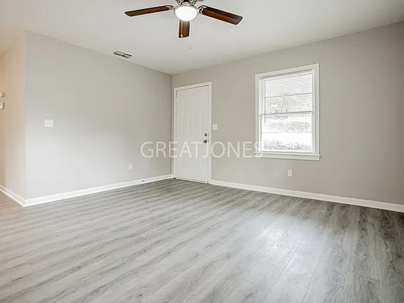 Building Photo - 5760 Valleybrook Rd