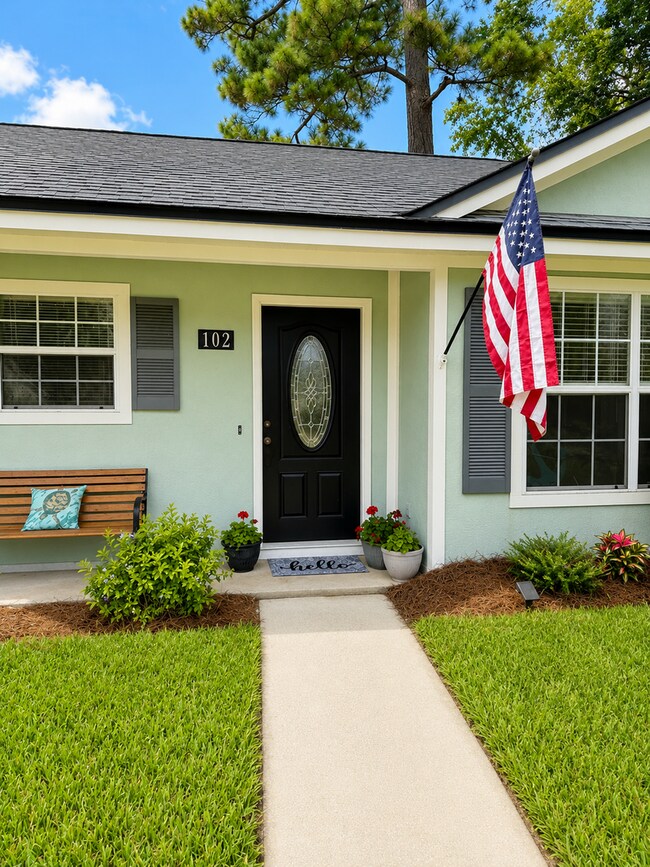 Building Photo - Beautiful 3 Bedroom, 2 Bath Home with Split Floor Plan & Great Curb Appeal!