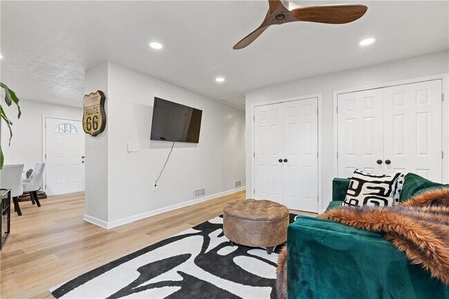 Building Photo - 1723 S Alvarado Terrace SW