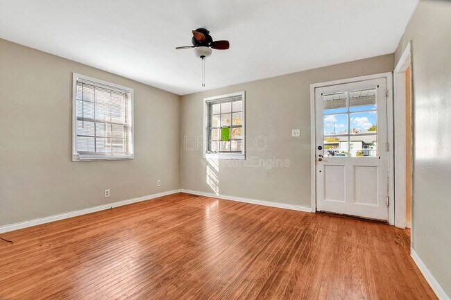 Photo - 704 Compton St House