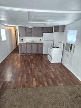 Building Photo - 210 SE Camelot Loop