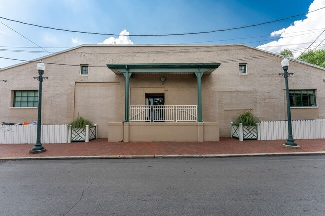 Building Photo - Flag Factory 10K