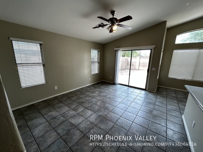 Building Photo - Open Concept 4 Bed/2 Bath W/ New Paint & N...