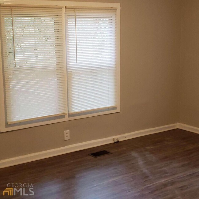 Foto del edificio - 1392 Nash Rd NW