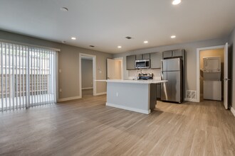 Building Photo - 3328 Cedarplaza Ln