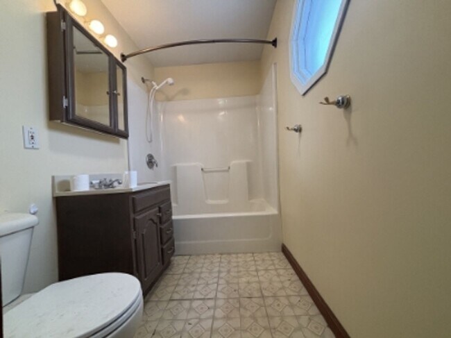 Foto del edificio - 2 bed/1 bath townhome 15025