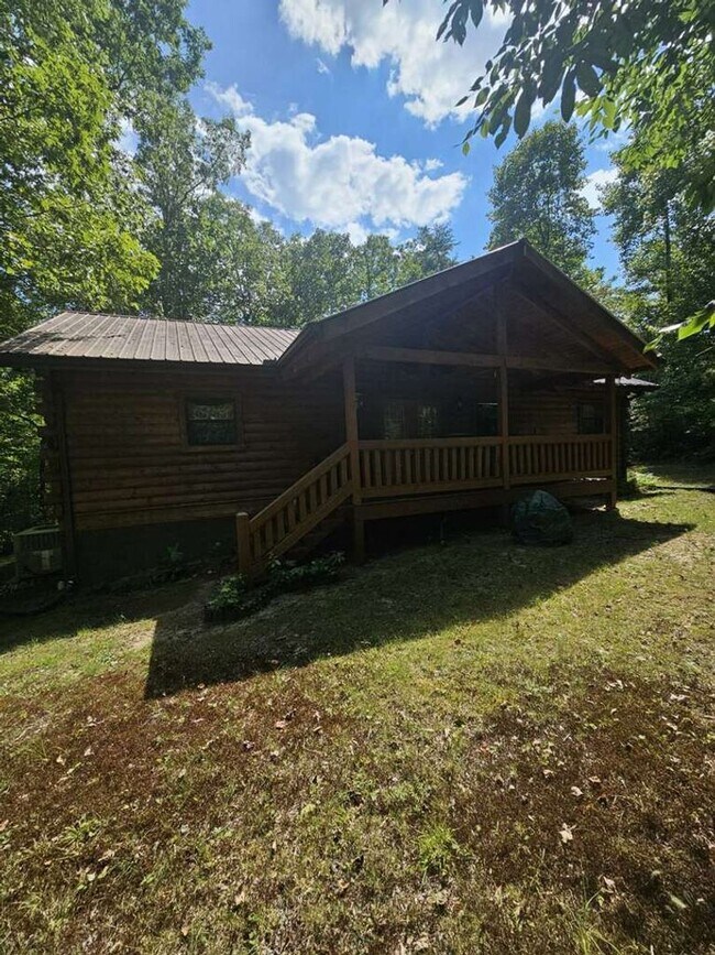 Foto del edificio - Fully Furnished 2-Bedroom Log Cabin with Porches in Monterey