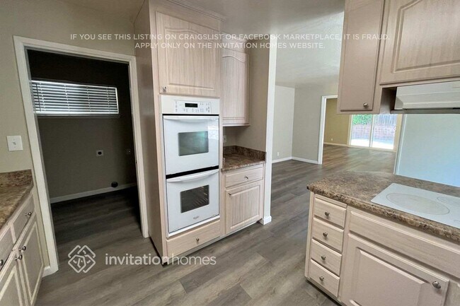 Foto del edificio - 217 Locust Dr