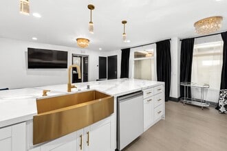 Building Photo - 602 W Fir St