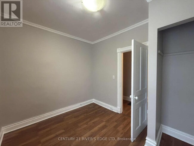 Photo du bâtiment - 6 Pearl St E