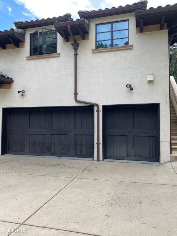 Building Photo - 1 br, 1 bath Apartment - 8 Churchill Dr
