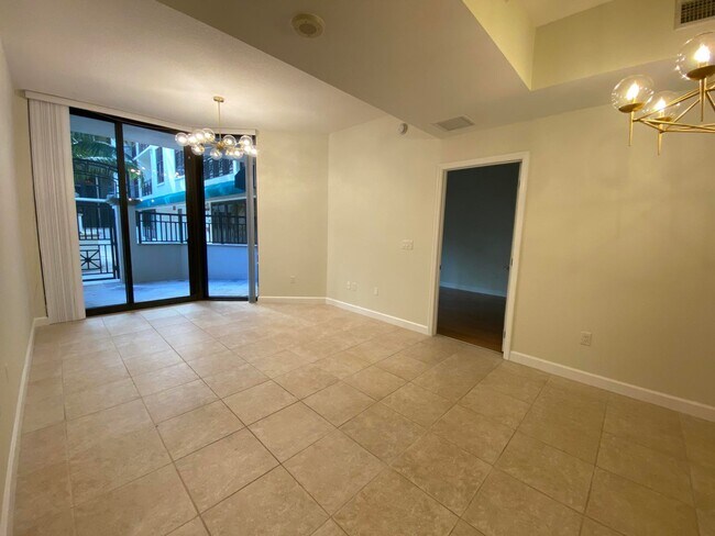 Building Photo - 801 S Olive Ave