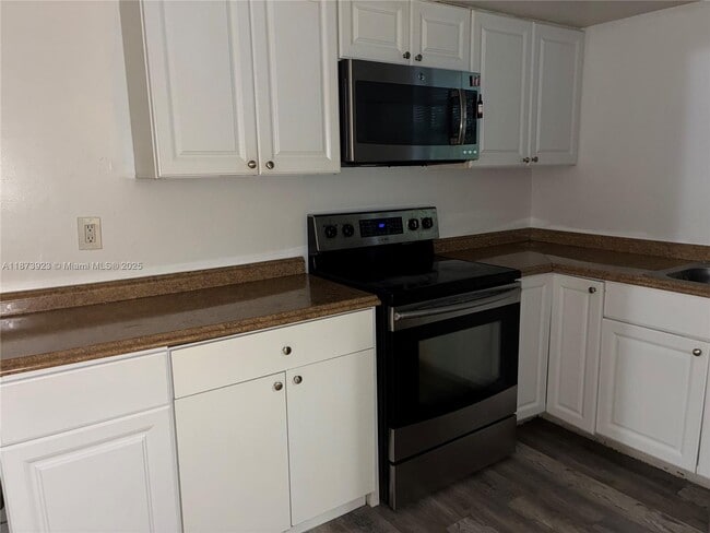 Foto del edificio - 1358 W 69th St