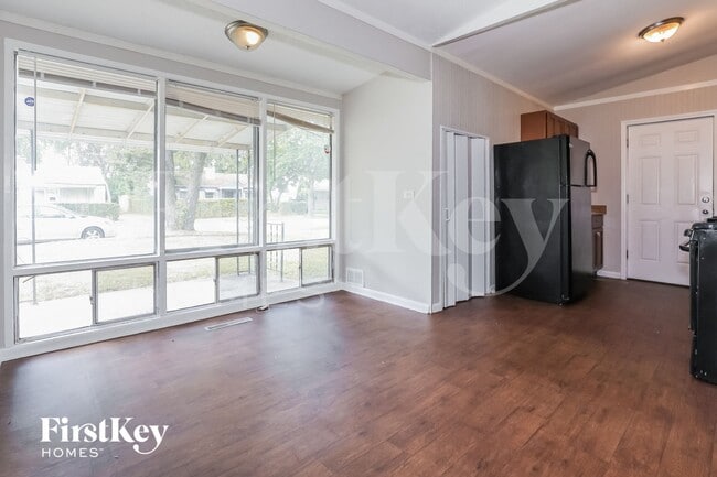 Foto del edificio - 16759 Artesian Ave