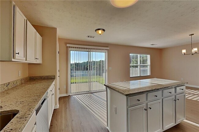 Foto del edificio - 108 Silver Bow Ln