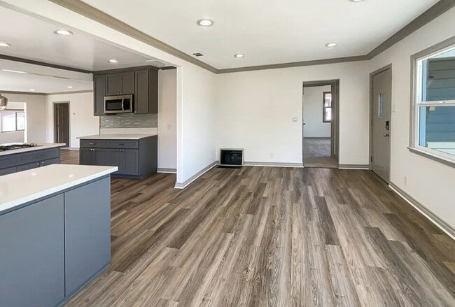 Building Photo - 734 W 139th St