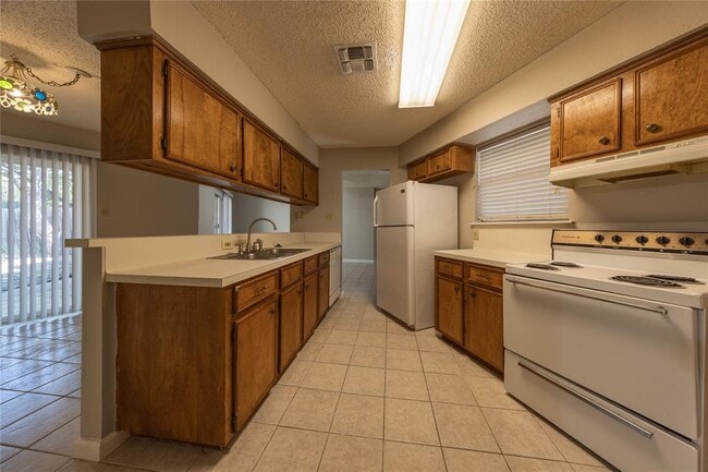 Foto del edificio - 11 Deerfield Dr