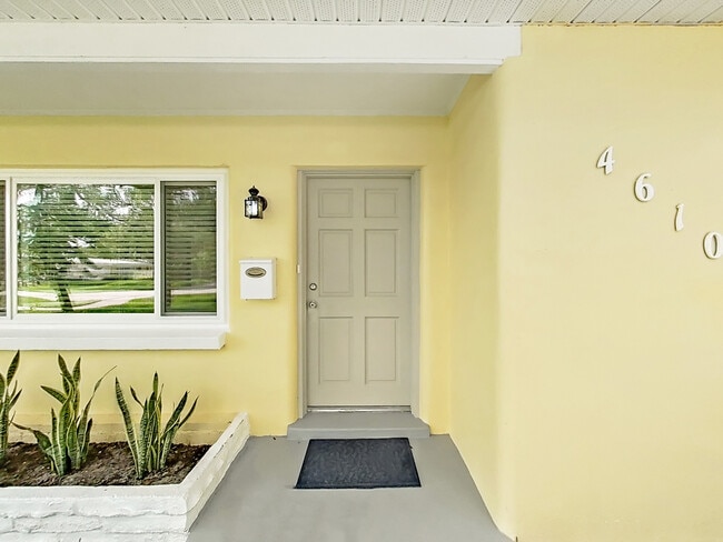 Foto del edificio - 4610 W Bay Villa Ave