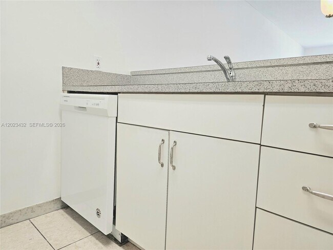 Foto del edificio - 1225 NE 124th St