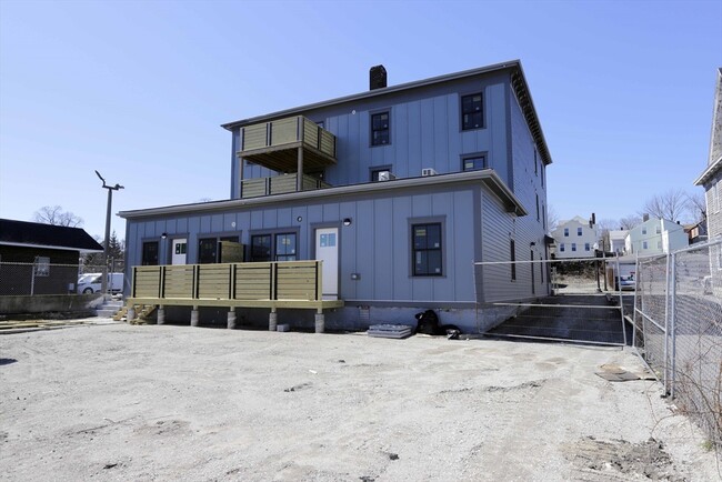 Building Photo - 1504 Purchase St