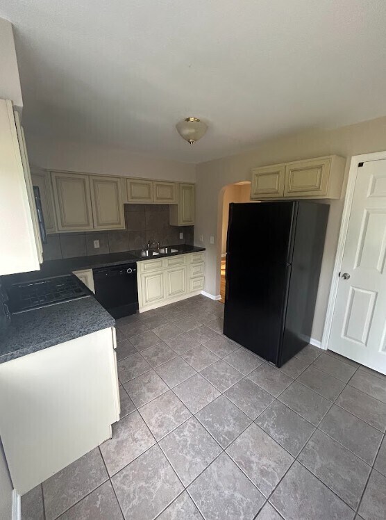 Foto del edificio - 2245 Pinewood Dr