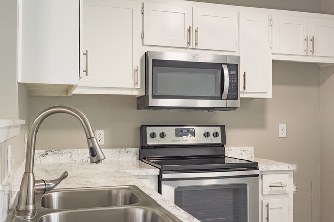 Building Photo - Eclipse Of White Rock