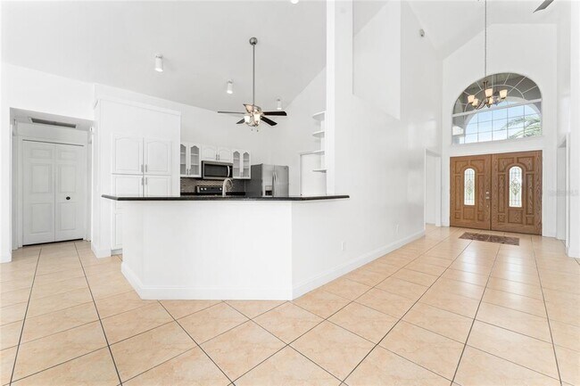 Building Photo - 8101 Canyon Lake Cir